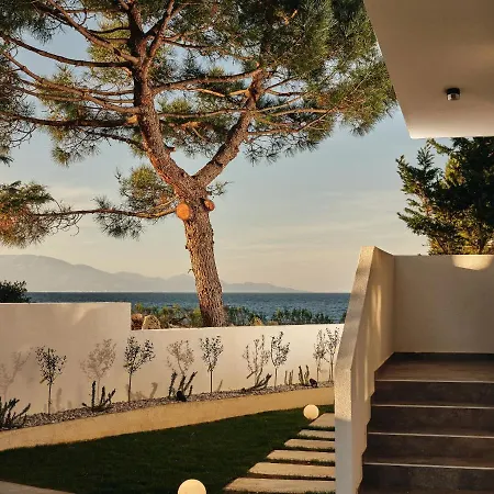 Oceanis With Private Heated Pools And Sea View, By Zantewize *